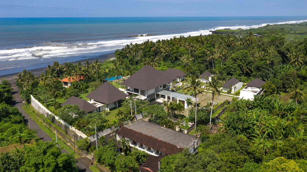 Villa Kailasha - aerial shot with view of Kelating Beach